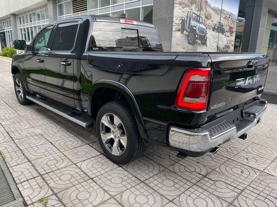 Thiết kế đu&ocirc;i xe RAM 1500 Laramie 