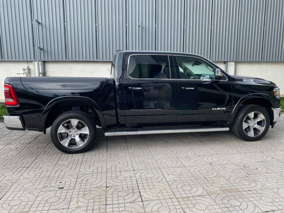 Xe thuộc cấu h&igrave;nh Crew Cab