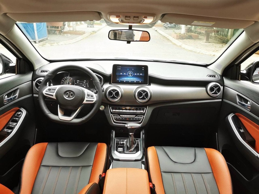 Thiết kế nội thất khá đơn giản bên trong BAIC X55