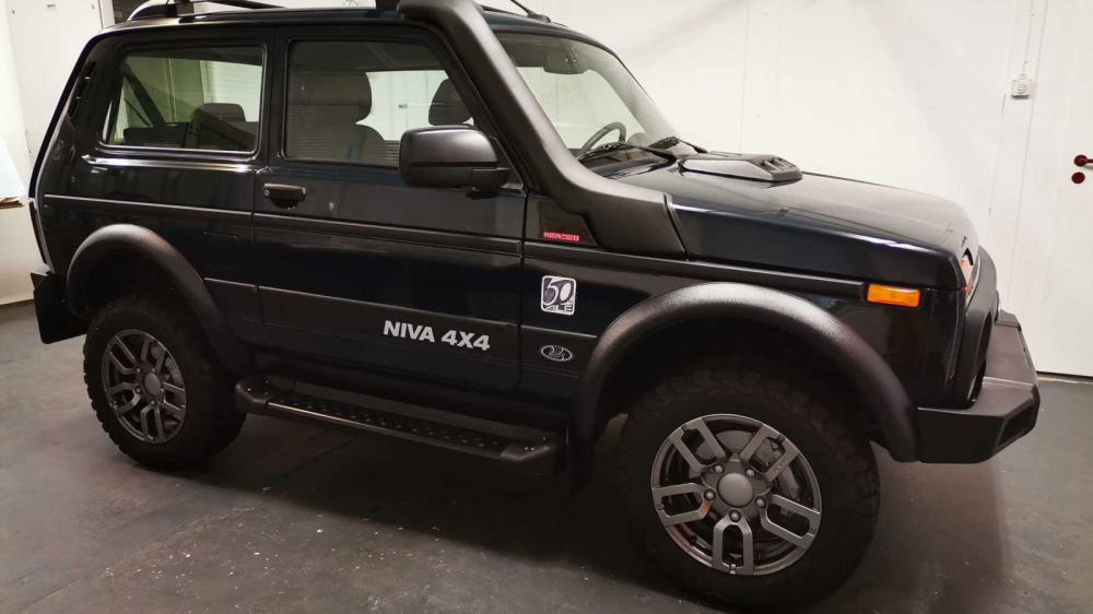 Lada Niva 50th Anniversary Edition d&ugrave;ng v&agrave;nh mới v&agrave; lốp BF Goodrich