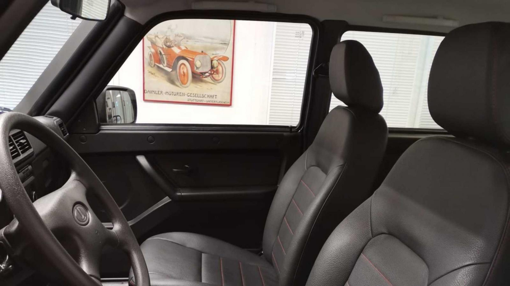Nội thất b&ecirc;n trong Lada Niva 50th Anniversary Edition