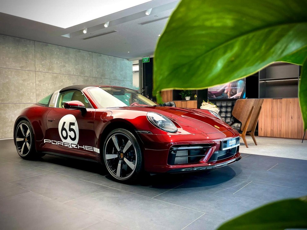 Porsche 911 Targa 4S Heritage Design đầu tiên về nước