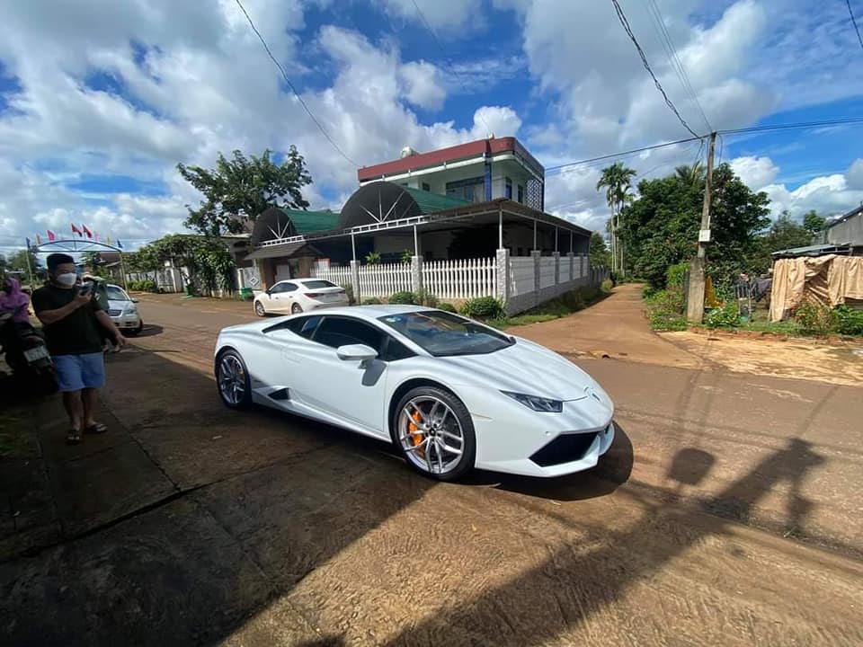 Chiếc si&ecirc;u xe Lamborghini Huracan LP610-4 mới về T&acirc;y Nguy&ecirc;n định cư trong s&aacute;ng nay