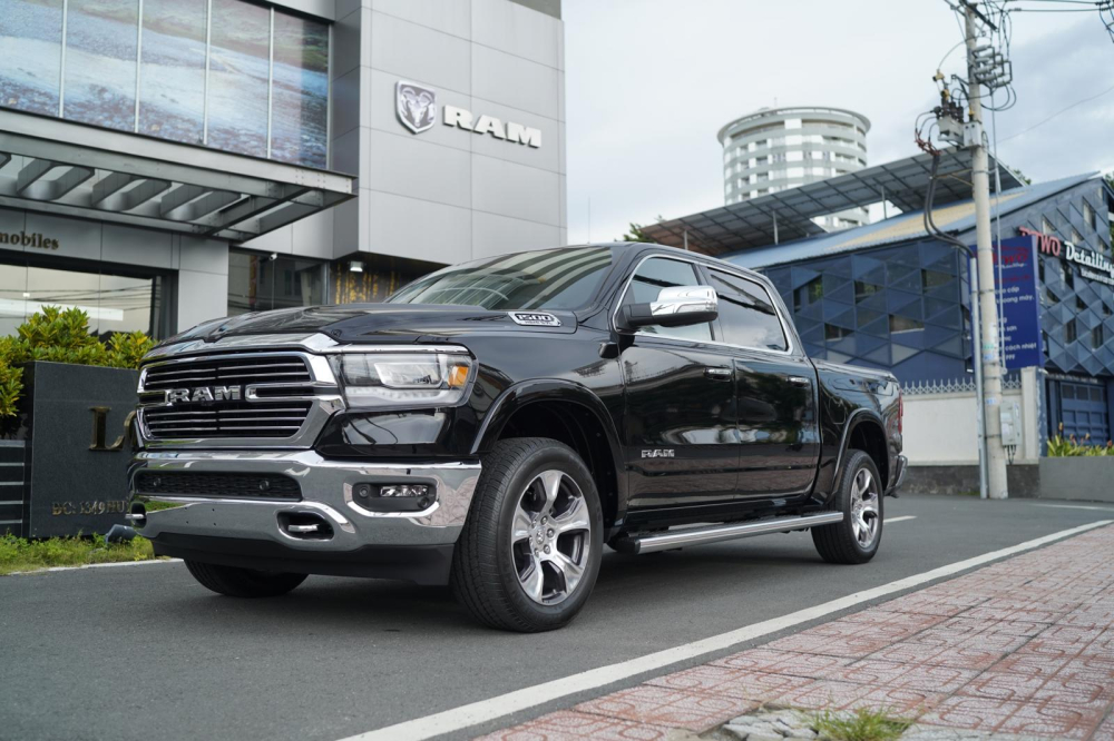 Ram 1500 Laramie tiêu chuẩn Ram 1500 Laramie tiêu chuẩn
