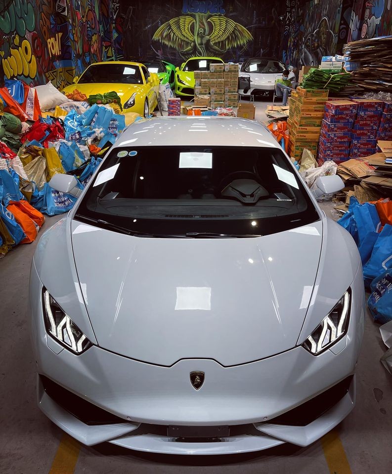 Chiếc xe Lamborghini Huracan lúc còn ở garage bán siêu xe trước khi về tay thanh niên 9X ở Đắk Lắk