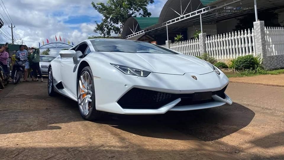 Thanh niên 9X ở Tây Nguyên mới mua siêu xe Lamborghini Huracan LP610-4
