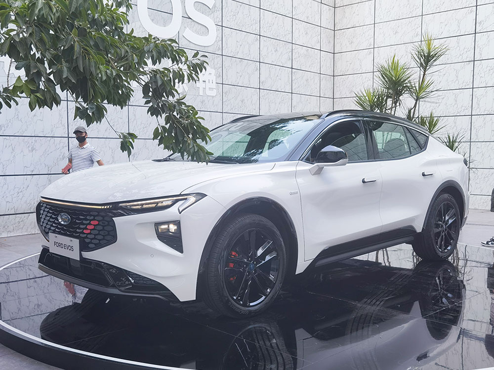 SUV lai Coupe cỡ lớn Ford Evos 2022 ch&iacute;nh thức được c&ocirc;ng bố gi&aacute; b&aacute;n 