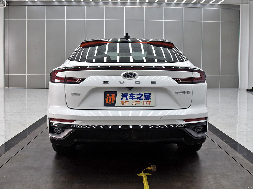 Ford Evos 2022 nh&igrave;n từ đằng sau