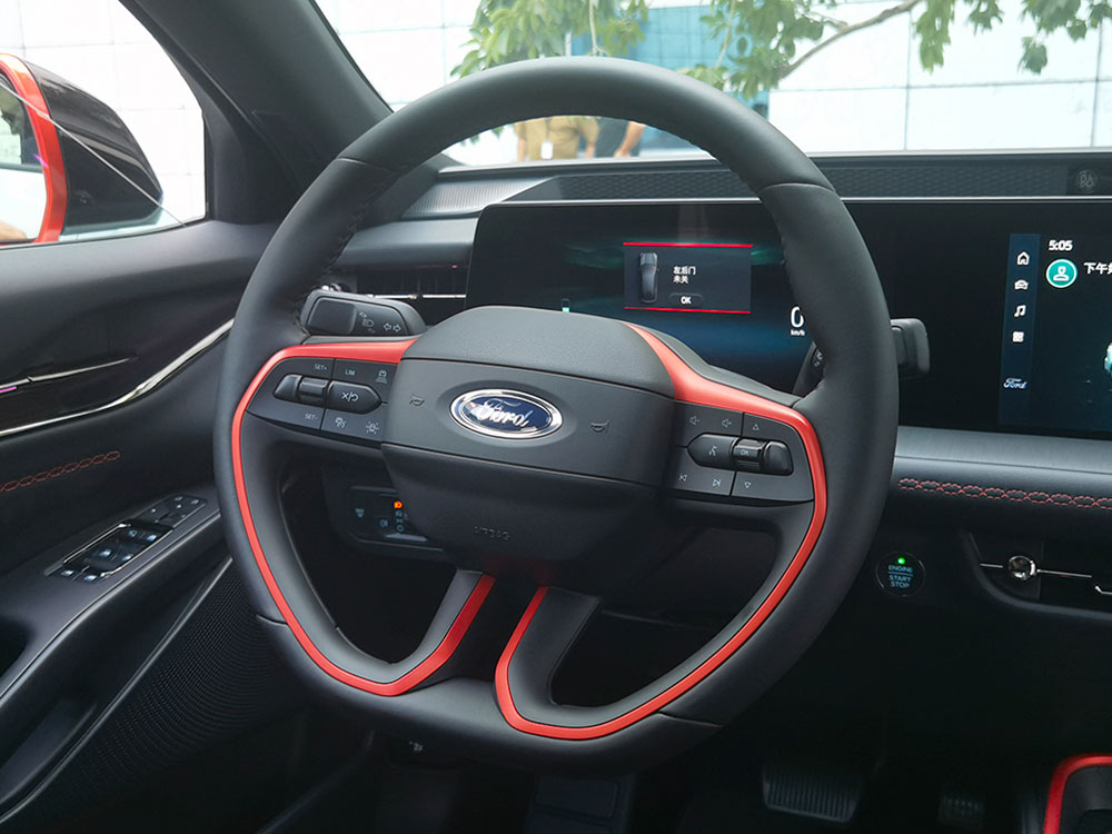 V&ocirc; lăng với viền m&agrave;u cam ấn tượng của Ford Evos 2022