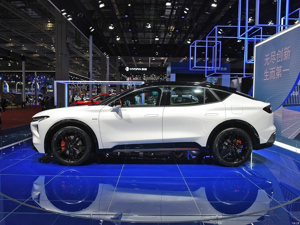 Đ&uacute;ng như dự đo&aacute;n, Ford Evos 2022 c&oacute; k&iacute;ch thước lớn