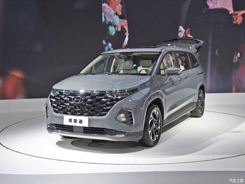 Hyundai Custo 2022 chính thức được bán ra thị trường, rẻ bằng một nửa so với Kia Carnival