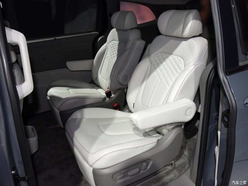 2 ghế thương gia của Hyundai Custo 2022 bản 6 chỗ