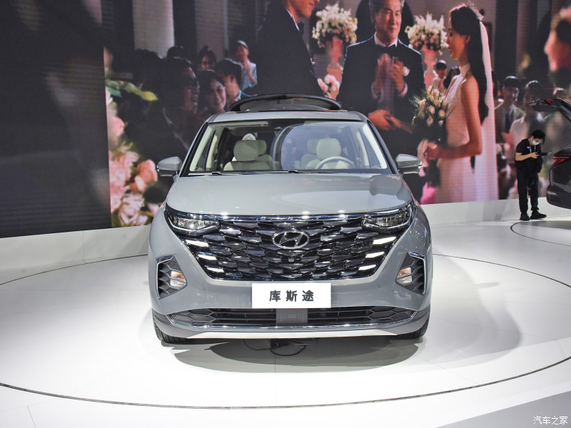 Cận cảnh đầu xe của Hyundai Custo 2022