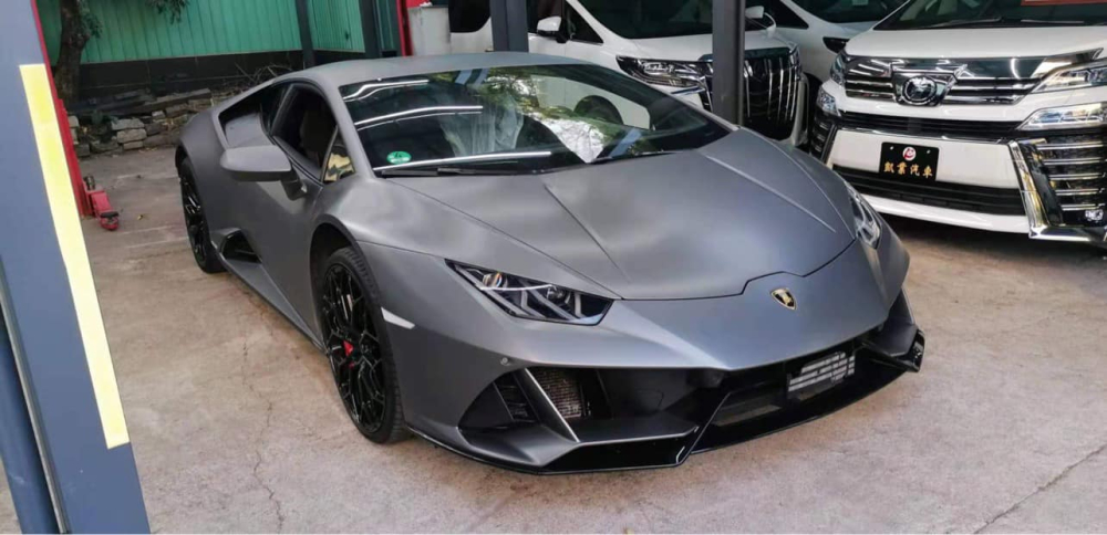 Hình ảnh chiếc xe Lamborghini Huracan EVO lúc còn ở nước ngoài Hình ảnh chiếc xe Lamborghini Huracan EVO lúc còn ở nước ngoài