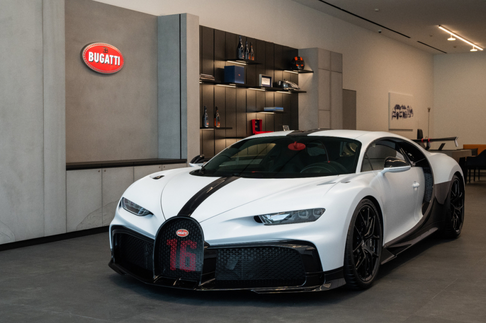 Bugatti Chiron Pur Sport xuất hiện trong đại lý Bugatti Singapore