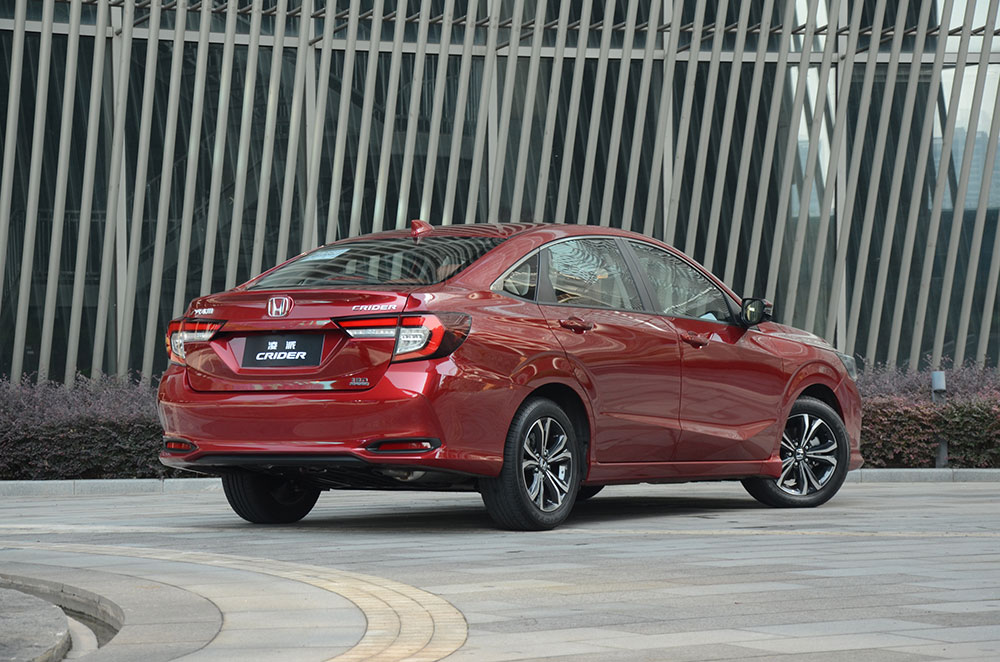 Honda Crider 2022 nh&igrave;n từ đằng sau