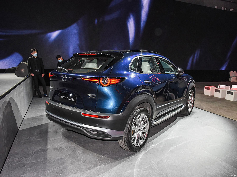 Mô-tơ điện của Mazda CX-30 EV mạnh ngang máy xăng tăng áp 2.0L