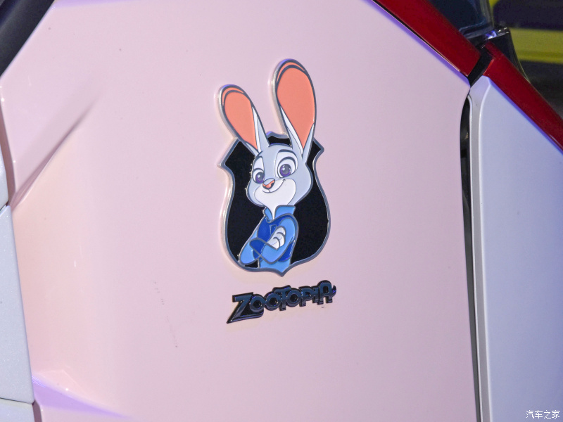 Logo tr&ecirc;n cột C của Wuling NanoEV Disney Zootopia Judy Limited Edition