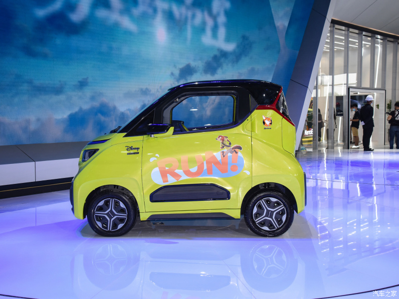 Wuling NanoEV Disney Zootopia Nick Limited Edition với đề-can h&igrave;nh anh ch&agrave;ng c&aacute;o Nick