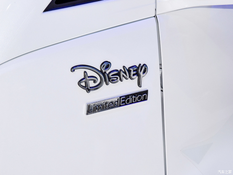 Logo Disney Limited Edition tr&ecirc;n chắn b&ugrave;n trước của Wuling NanoEV Disney Zootopia
