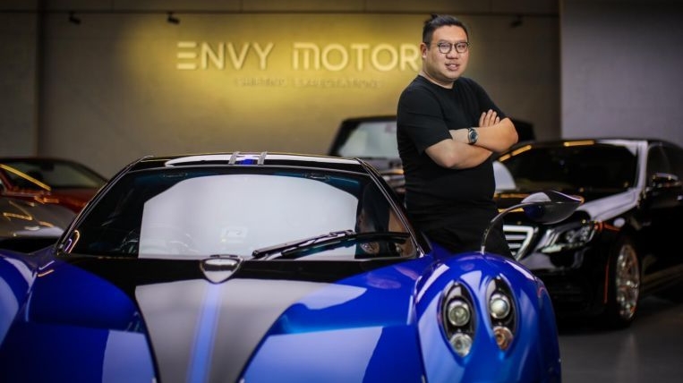 Ng Yu Zhi từng nổi tiếng l&agrave; 1 đại gia kh&eacute;t tiếng, chủ nh&acirc;n của Pagani Huayra đầu ti&ecirc;n ở Singapore v&agrave; đến nay đ&atilde; bị c&aacute;o buộc lừa đảo số tiền hơn 16 ngh&igrave;n tỷ đồng