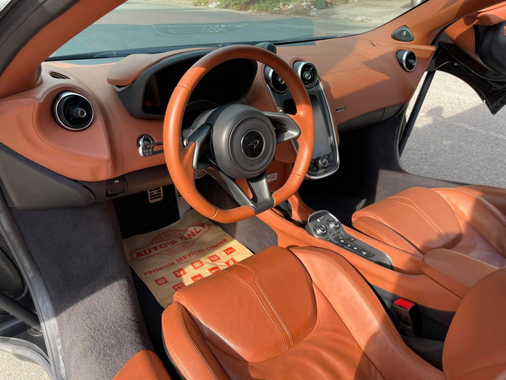 Nội thất xe McLaren 570S đang rao b&aacute;n bọc m&agrave;u da b&ograve;