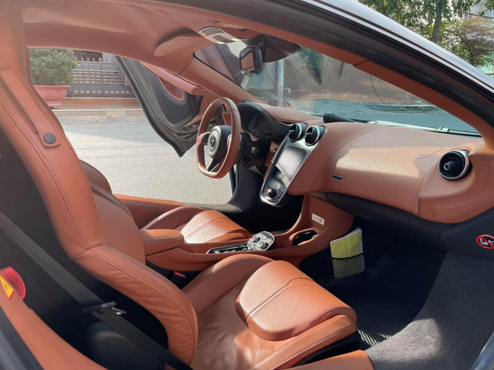 Đời chủ gần đ&acirc;y nhất của si&ecirc;u xe McLaren 570S n&agrave;y l&agrave; 1 người kinh doanh xe m&aacute;y ở Bến Tre