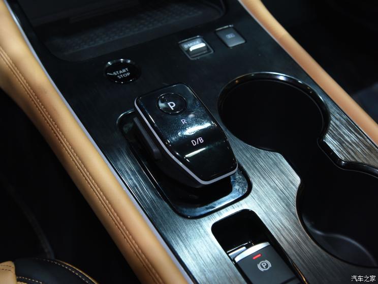 Nissan Sylphy e-Power 2022 c&oacute; phanh đỗ xe điện tử