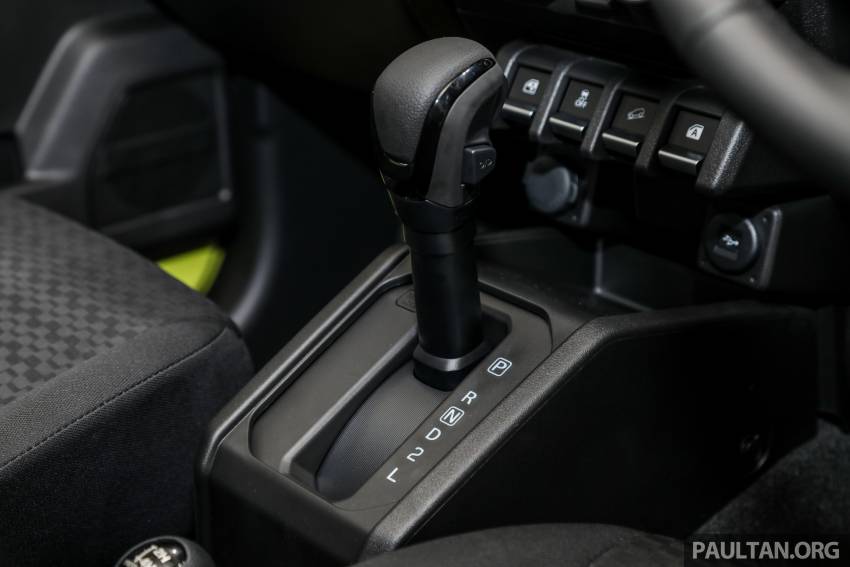 Suzuki Jimny 2021 tại Malaysia không có hộp số sàn 5 cấp như ở thị trường khác
