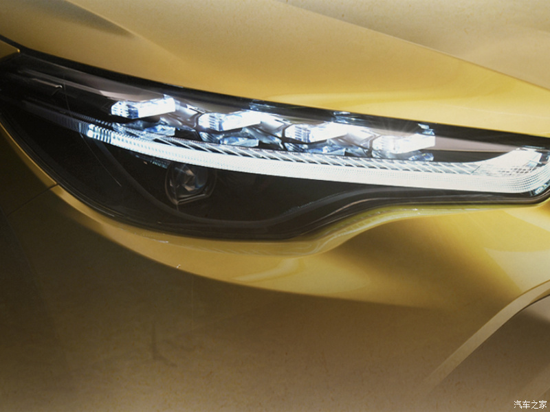 Đèn pha của Toyota Frontlander 2022 giống với Corolla Cross ở Nhật Bản