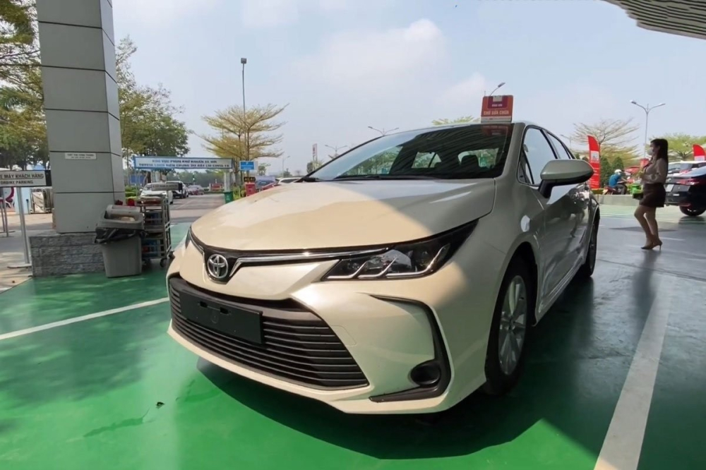 Chiếc Toyota Corolla Altis 2021 được nhập khẩu tư nh&acirc;n xuất hiện tại đại l&yacute; v&agrave;o cuối th&aacute;ng 7 vừa qua.