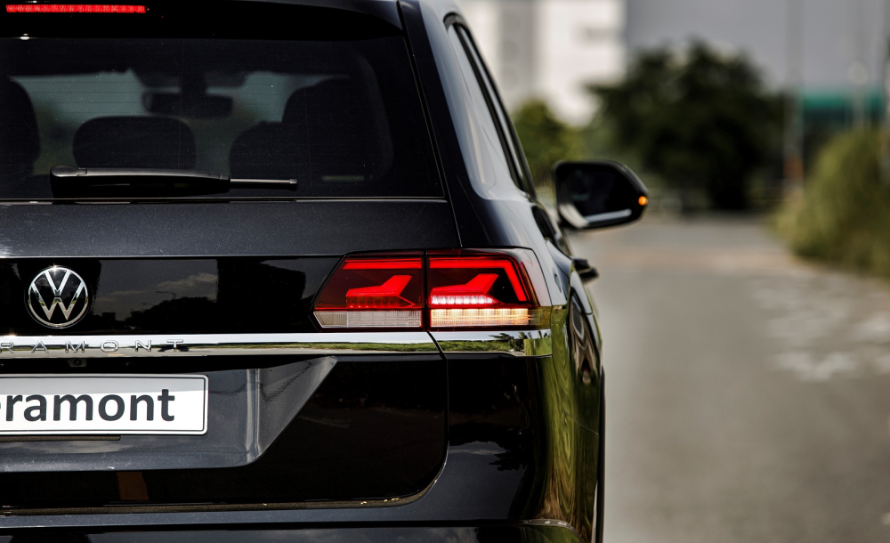 Cận cảnh cụm đ&egrave;n hậu của Volkswagen Teramont 2021.