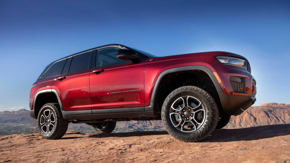 Jeep Grand Cherokee 2022 bản Trailhawk ph&ugrave; hợp với việc chạy off-road hơn cả
