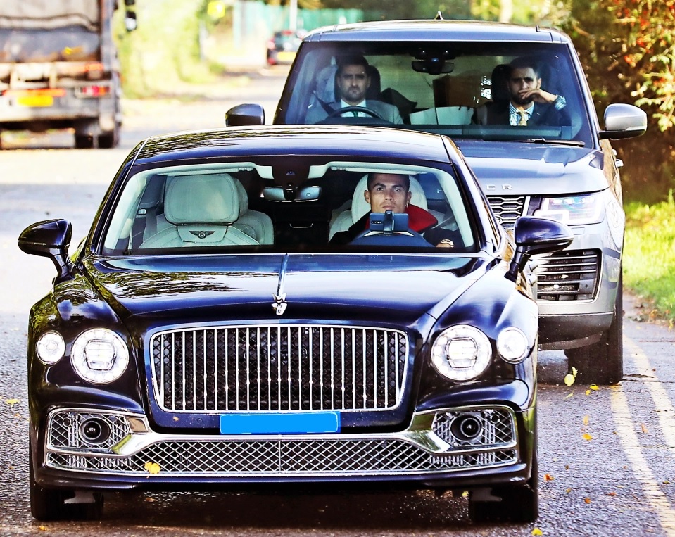Ronaldo l&aacute;i chiếc Bentley Flying Spur đến s&acirc;n tập c&aacute;ch đ&acirc;y kh&ocirc;ng l&acirc;u