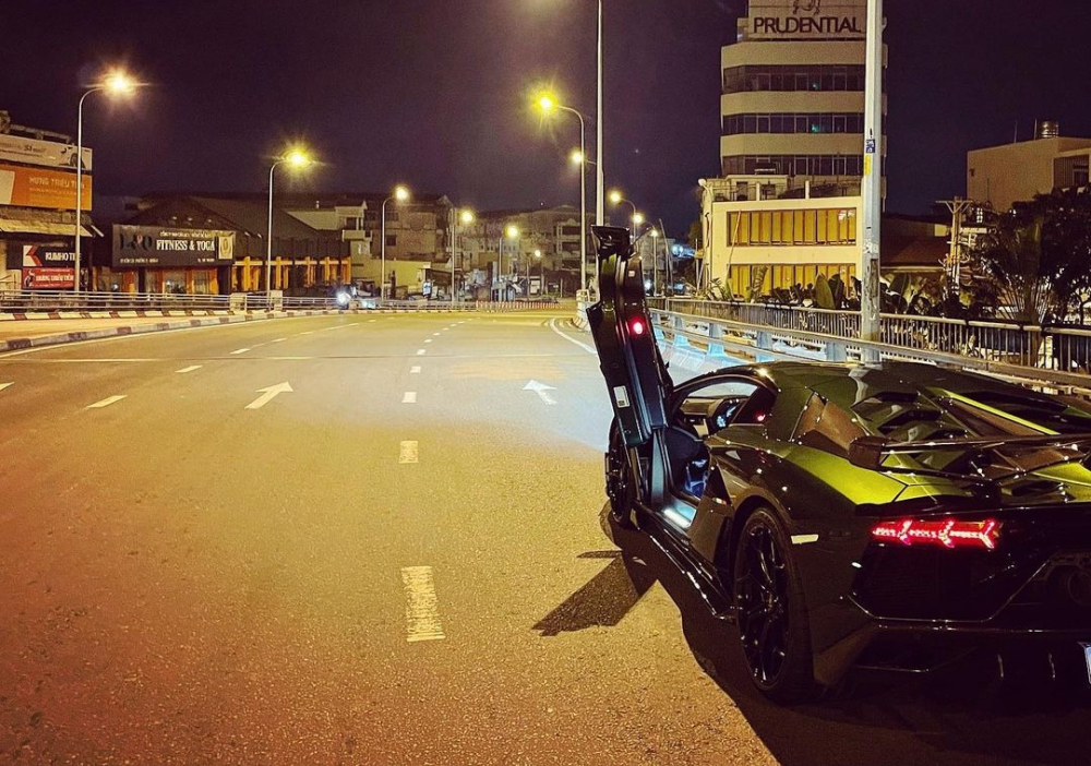 Lamborghini Aventador SVJ được mang ra đường trong ng&agrave;y đầu ti&ecirc;n Tp.HCM &aacute;p dụng Chỉ thị nới lỏng