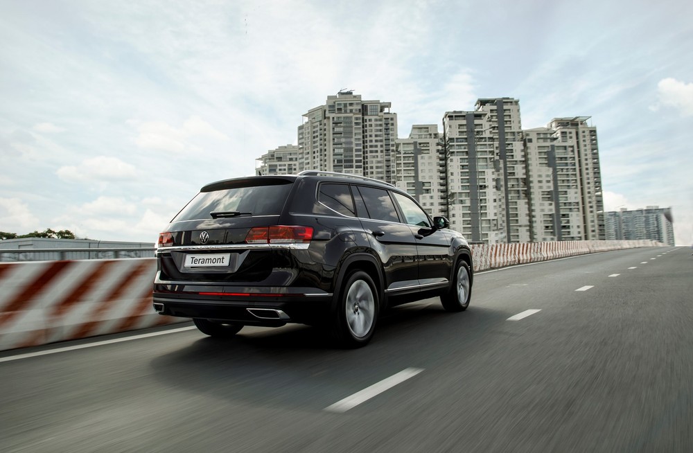 Tổng quan ph&iacute;a sau xe Volkswagen Teramont 2021