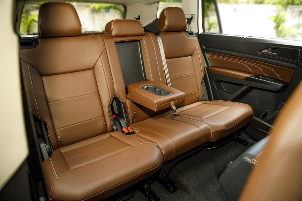 H&agrave;ng ghế sau của Volkswagen Teramont đều c&oacute; khả năng gập ho&agrave;n to&agrave;n, gi&uacute;p gia tăng kh&ocirc;ng gian cho khoang h&agrave;nh l&yacute;.