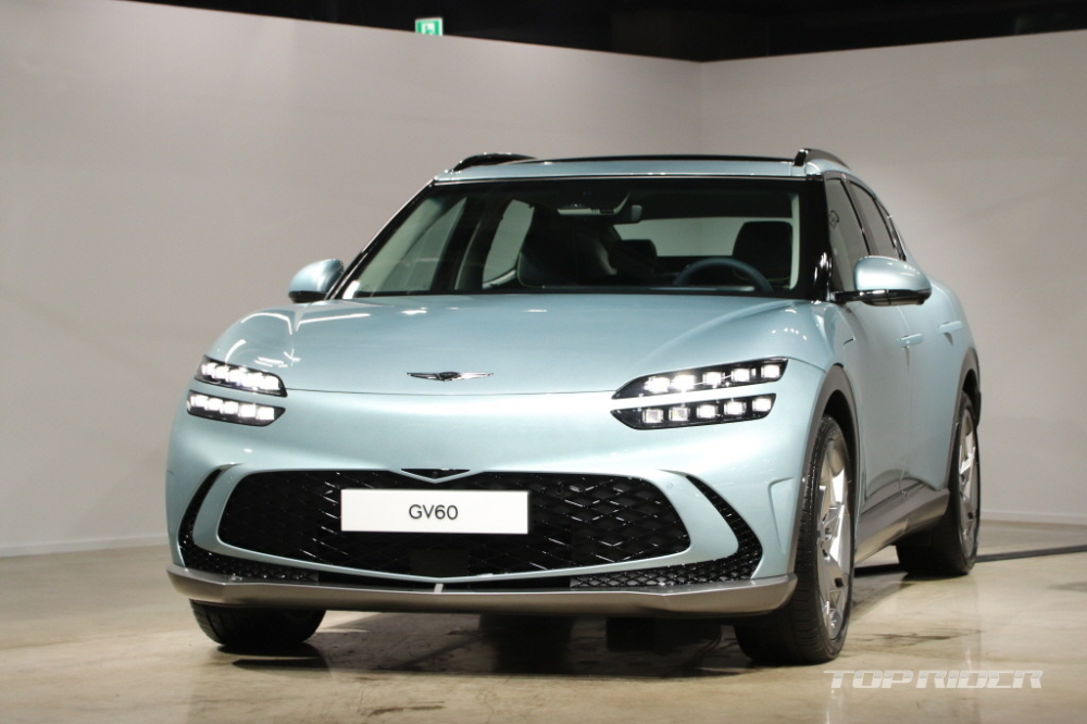 Genesis GV60 2022 c&oacute; thể d&ugrave;ng gương chiếu hậu truyền thống