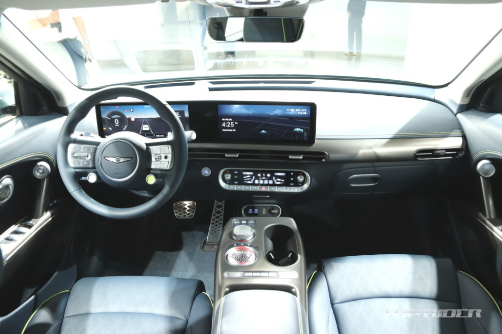 Nội thất b&ecirc;n trong Genesis GV60 2022