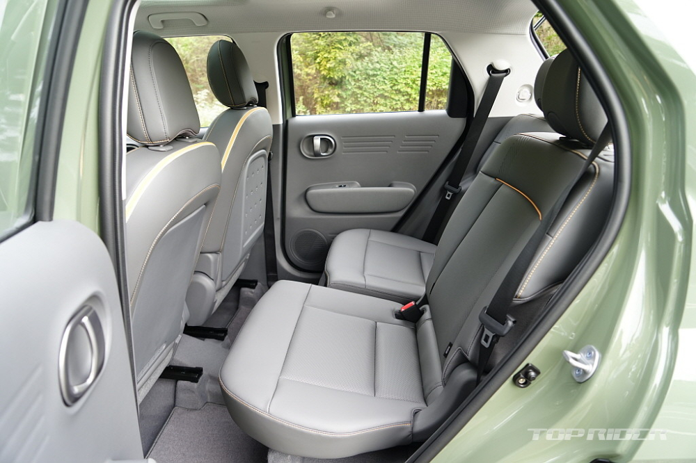 Ghế sau của Hyundai Casper 2022 c&oacute; thể dịch chuyển l&ecirc;n/xuống