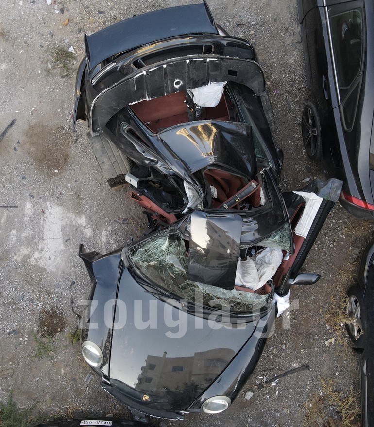 Chiếc Porsche 911 Carrera S bị bẻ cong sườn xe, biến dạng hoàn toàn Chiếc Porsche 911 Carrera S bị bẻ cong sườn xe, biến dạng hoàn toàn