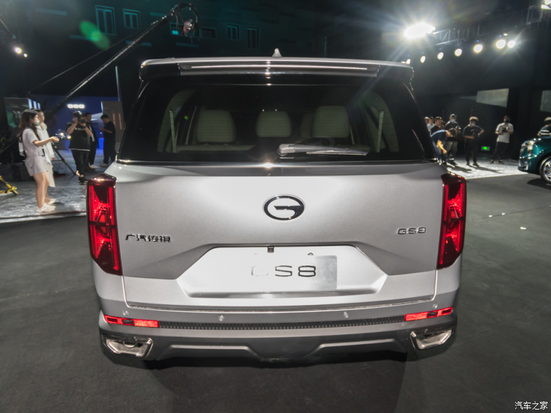 Thiết kế phía sau khá đơn giản của GAC Trumpchi GS8 2022