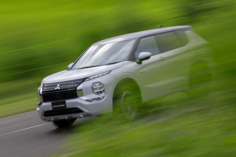 Mitsubishi Outlander 2022 phiên bản tiết kiệm xăng tiếp tục lộ diện