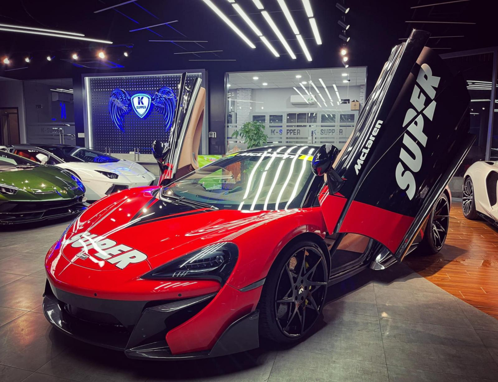 T&igrave;m kh&aacute;ch mua, si&ecirc;u xe McLaren 570S được diện bộ &aacute;o mới, điểm nhấn l&agrave; đỏ-đen h&ograve;a quyện v&agrave;o nhau