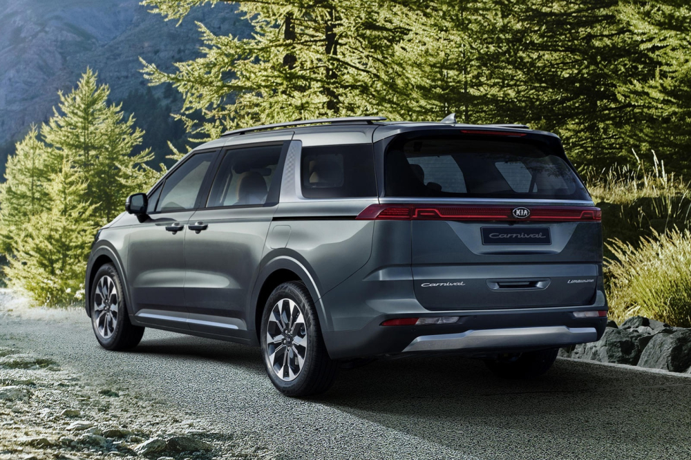 Thiết kế đu&ocirc;i xe Kia Carnival 2022.