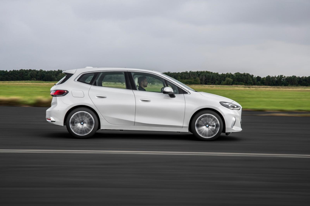 BMW 2-Series Active Tourer 2022 có thiết kế sườn xe khí động lực học