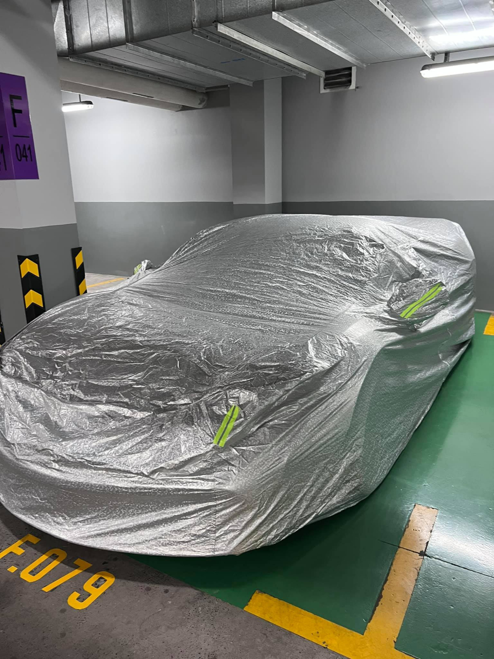 Siêu xe Ferrari 488 GTB phải trùm bạt gần 4 tháng qua