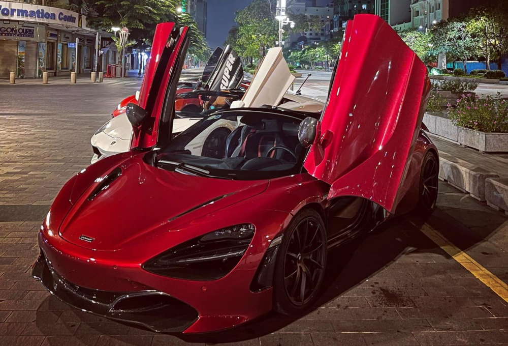 Siêu xe mui trần McLaren 720S Spider sở hữu cửa cánh bướm Siêu xe mui trần McLaren 720S Spider sở hữu cửa cánh bướm