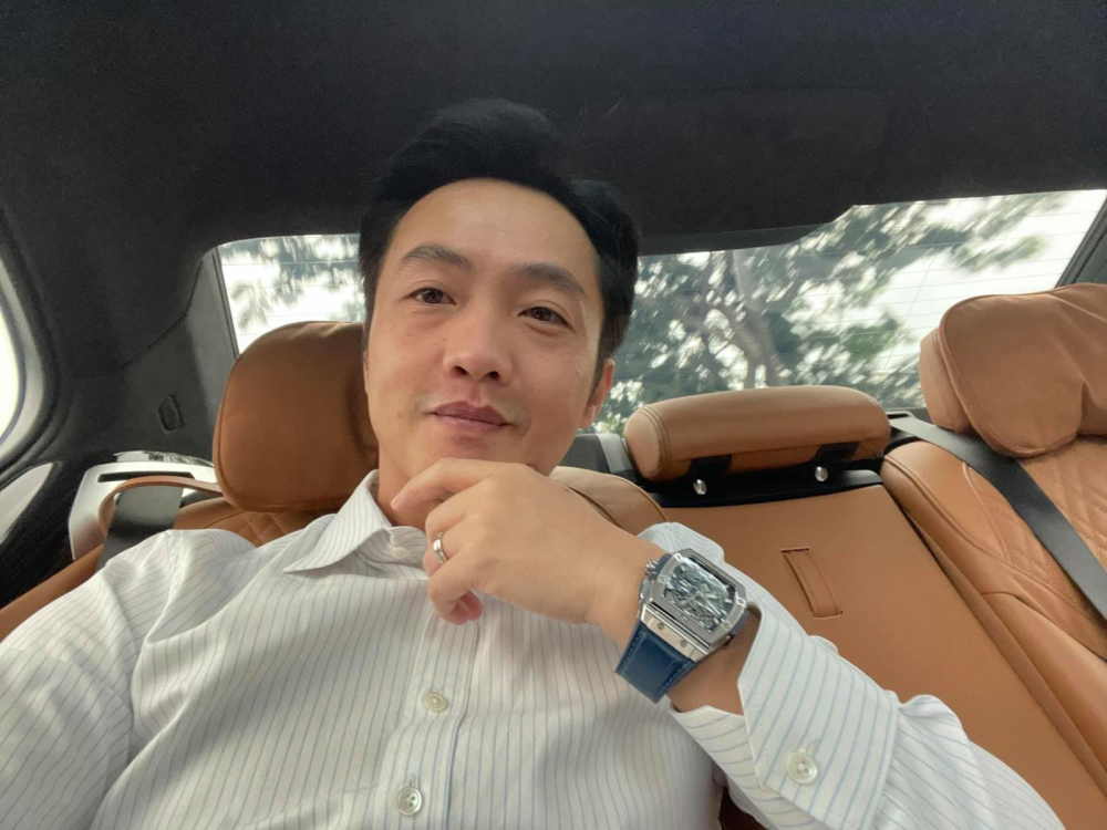 Hình ảnh được Cường  Hình ảnh được Cường Đô-la chia sẻ trong lần đầu tiên quay trở lại đi làm sau 4 tháng ở nhà chống dịch Covid-19