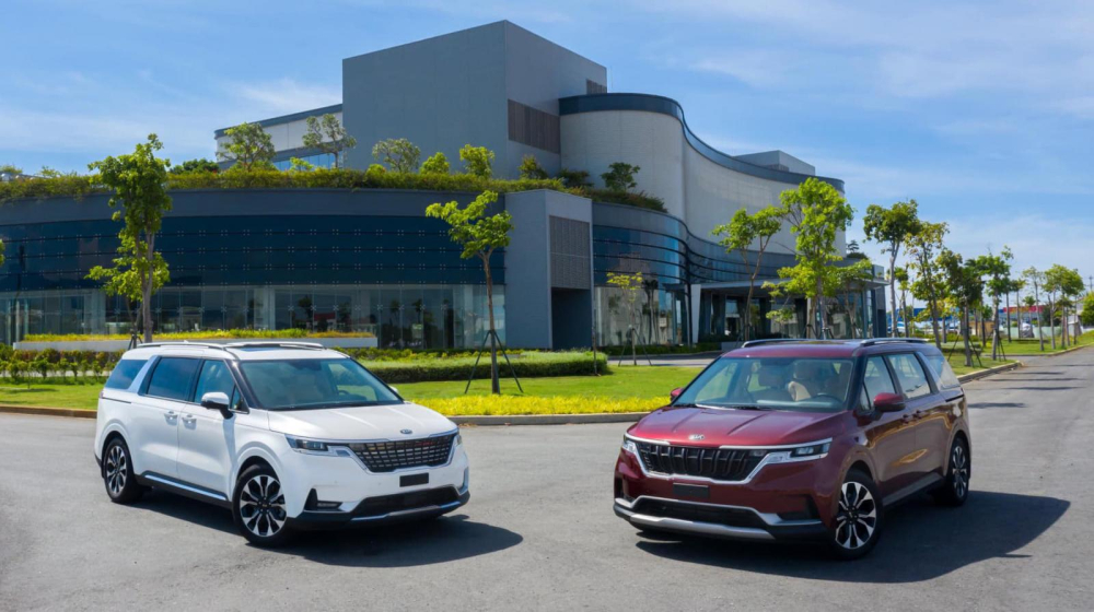 Ảnh chụp Kia Carnival 2022 tại nh&agrave; m&aacute;y lắp r&aacute;p Chu Lai của THACO.